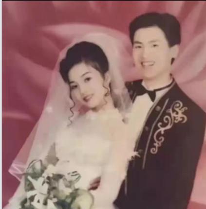 八戒体育上世纪八九十年代婚纱照：终末一张女主颜值真高(图4)