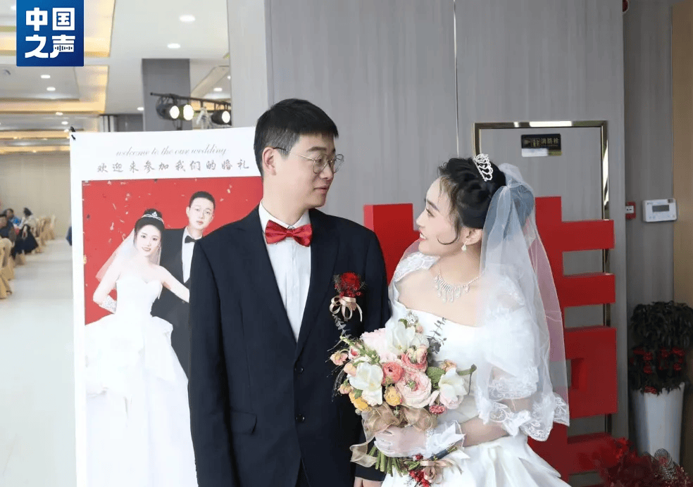 八戒体育5000元办一场婚礼 ？“极简婚礼”成新风俗(图2)